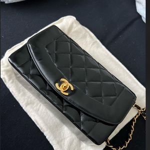 Vintage Chanel 1994-1996 Diane patent leather with gold hardware
